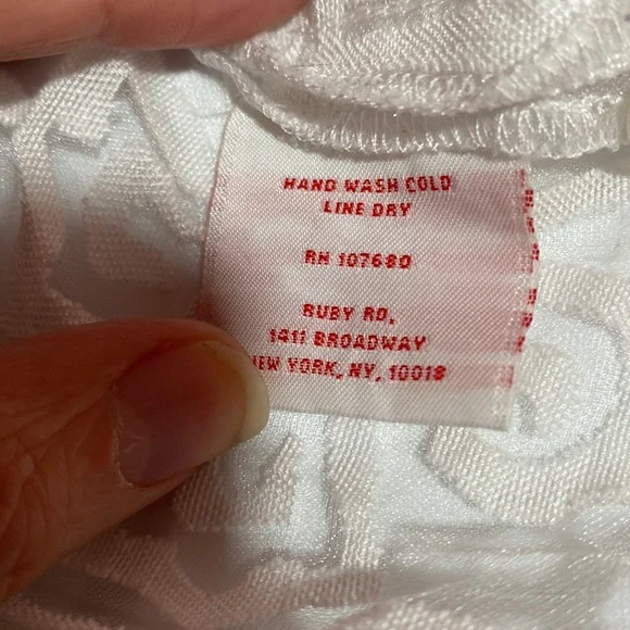 Ruby Road 10 petite white sheer lace/like blouse.  Rayon/nylon - Picture 5 of 5